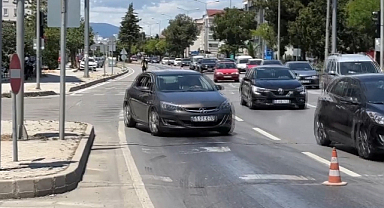 Atakum’da Tehlikeli Anlar: Yola Yağ Döküldü, Trafik Aksadı