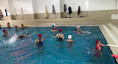 Canik’te Yaz Spor Okulu Başladı, Havuz Şenlendi
