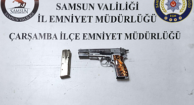 Çarşamba’da Araçta Ruhsatsız Tabanca Yakalandı