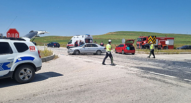 Çorum'da İki Araç Çarpıştı: 4 Kişi Yaralandı