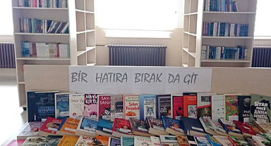 Ladik’te Mezun Öğrencilerden Kütüphaneye Anlamlı Bağış