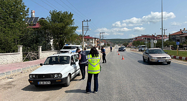 Ladik'te Trafik Denetiminde Lokumlu Uyarı