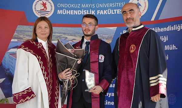 OMÜ'de Mezuniyet Coşkusu: 440 Genç Mühendis Hayallerine Uğurlandı