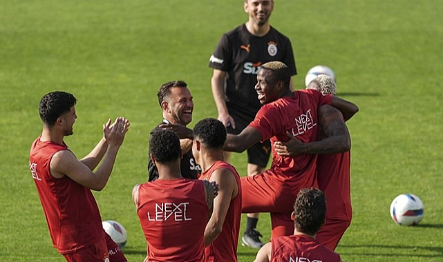 Osimhen Galatasaray'da Kalıyor mu? Okan Buruk Açıkladı