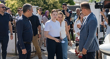 Özgür Özel'den Duygusal Destek: YKS'de Nehir Zeyrek’in Yanındaydı