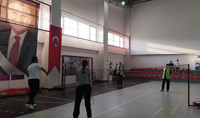 Samsun'da Liseler Arası Badminton Heyecanı
