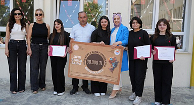 Samsunlu Öğrencilerden Türkiye Birinciliği: Geri Dönüşümle Sanata Hayat Verdiler