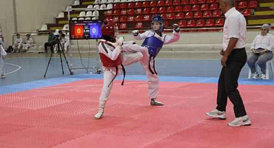 Taekwondo’da Samsun Fırtınası: Kızlar ve Erkekler Aynı Anda Şampiyon Oldu!