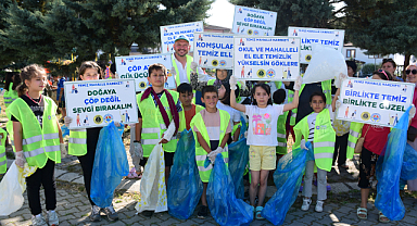 Terme’de Mahalleler El Birliğiyle Temizleniyor