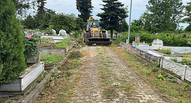 Terme’de Mezarlıklar Bayrama Hazır Hale Getirildi