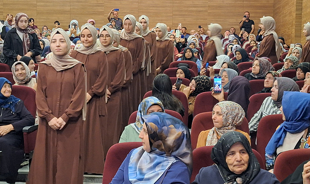 Vezirköprü'de Hafızlık Coşkusu: 34 Kadın Kursiyer Belgesini Aldı