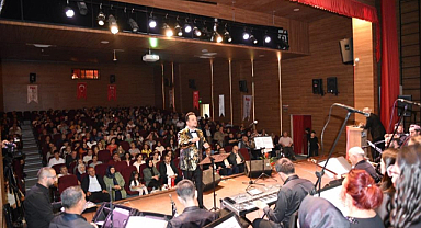 Vezirköprü’de Türkü Coşkusu! Anadolu Ezgileri Salonu Doldurdu