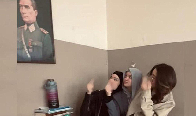 Yabancı Uyruklu Öğrencilerden Atatürk'e Saygısız Poz! Soruşturma Başlatıldı