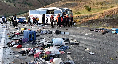 Sivas'ta Korkunç Otobüs Kazası: Çok Sayıda Ölü ve Yaralı Var