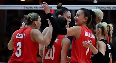 Filenin Sultanları Çeyrek Finale Set Vermeden Yükseldi