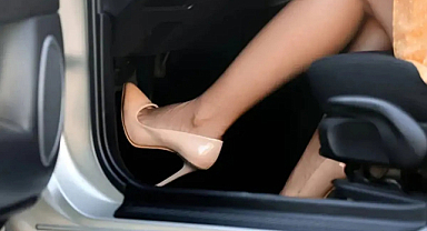 Terlik veya Topuklu Ayakkabıyla Araç Kullananlara Ceza Geliyor