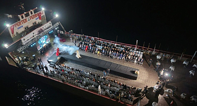 Türkiye’de Bir İlk: Feribotta Defile Düzenlendi