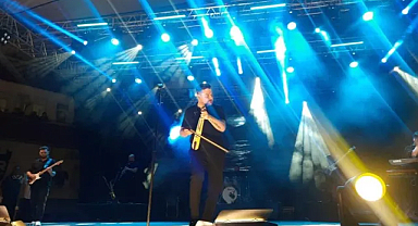 Vezirköprü’de Gençlik Konseri Coşkusu: Ekin Uzunlar Sahne Aldı