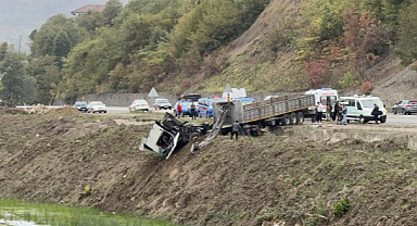 Feci Kaza: Karşı Şeride Geçen TIR Çifti Hayattan Kopardı