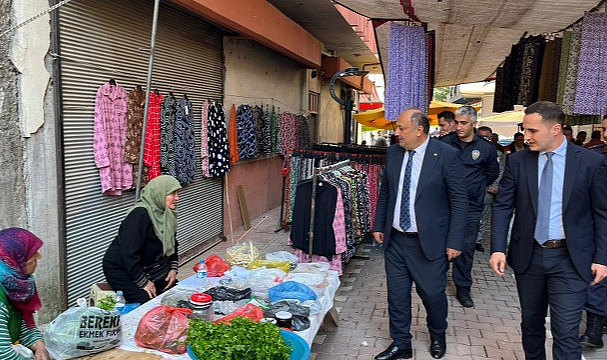 Kaymakam Beyazıt ve Başkan Karaca Halk Pazarında Esnafla Buluştu