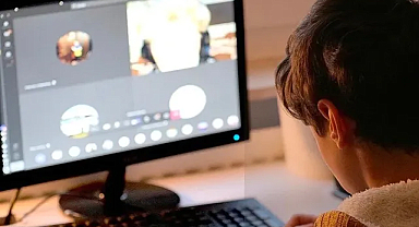 Okul Bilgisayarında Korkunç Arama: 13 Yaşındaki Öğrenci Gözaltında