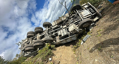 Samsun’da Şarampole Devrilen Kamyonun Sürücüsü Hayatını Kaybetti