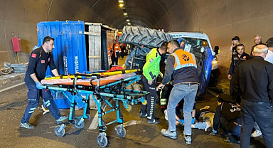 Kamyonet Traktöre Çarpmıştı: Yaralı Sürücü Hastanede Hayatını Kaybetti