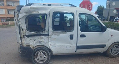 Sinop’ta Otomobil İki Motosiklete Çarptı: 2 Ağır Yaralı