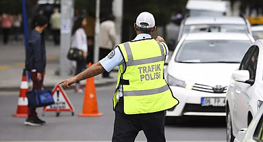Yeni Trafik Cezaları Yolda: Aracından İnen Sürücüye 180 Bin TL Ceza Kesilecek