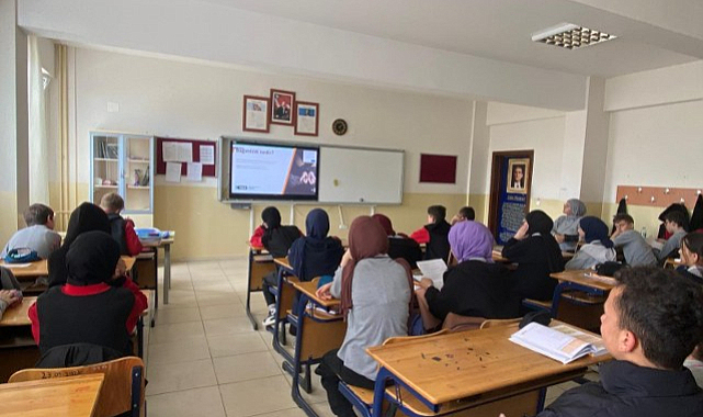 Yeşilay Asarcık’ta 300 Öğrenciye Bağımlılıkla Mücadele Eğitimi