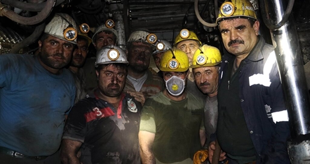 Onlar Karanlıkta Yeni Yılı Karşıladı