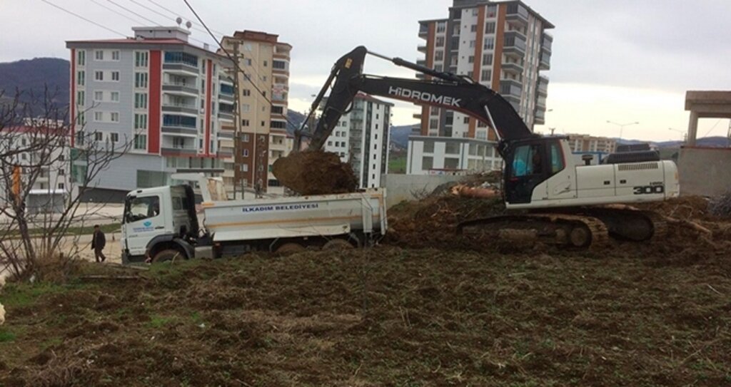 İlkadım'da yeni yaşam alanlarına yol hizmeti