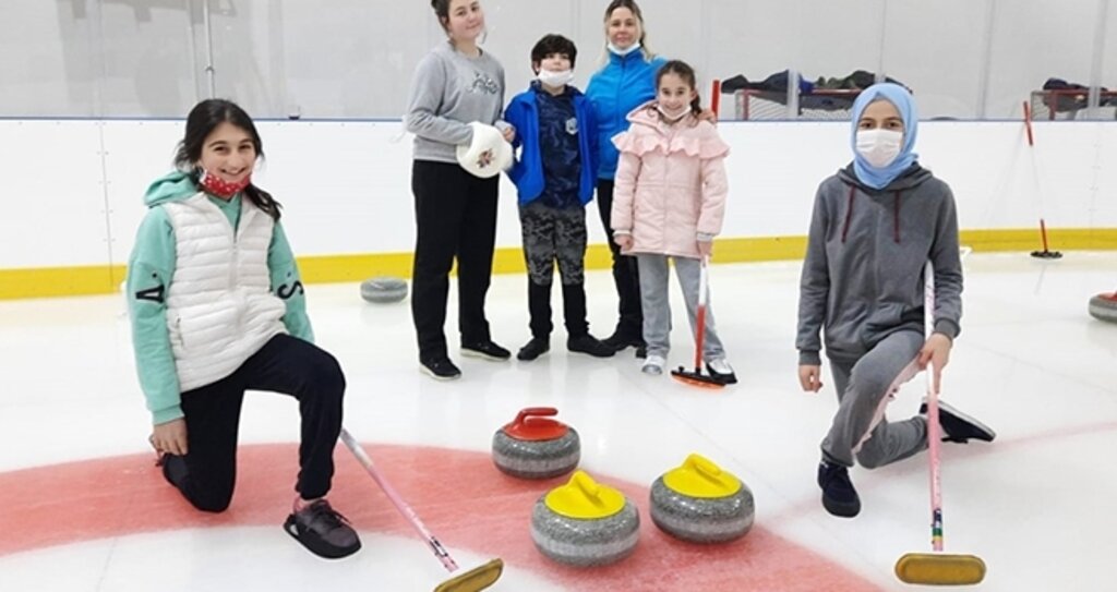 Curling Halk Turnuvası şampiyonası'nda Madalyalar Sahiplerini Buldu