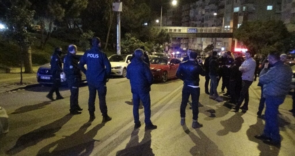 İzmir’de silahlı saldırının ortasında kalan 2 kişi öldü
