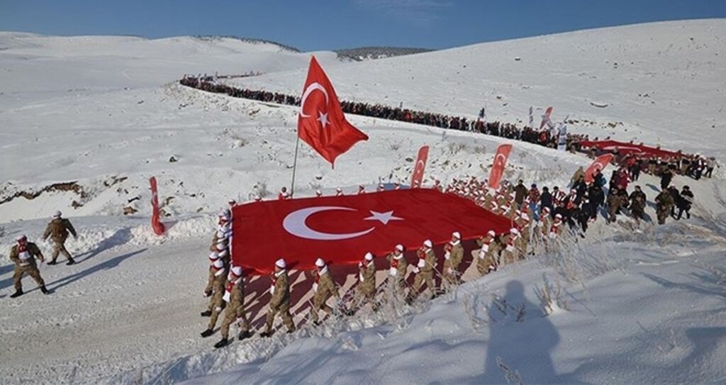Vefakar gençlik fedakar ecdadı andı