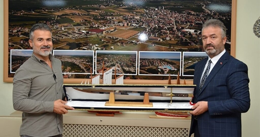Başkan Topaloğlu’ndan Suat Kılıç’a Osmanlı kılıcı