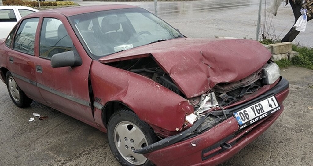 Samsun'da otomobil ile ticari araç çarpıştı: 6 yaralı