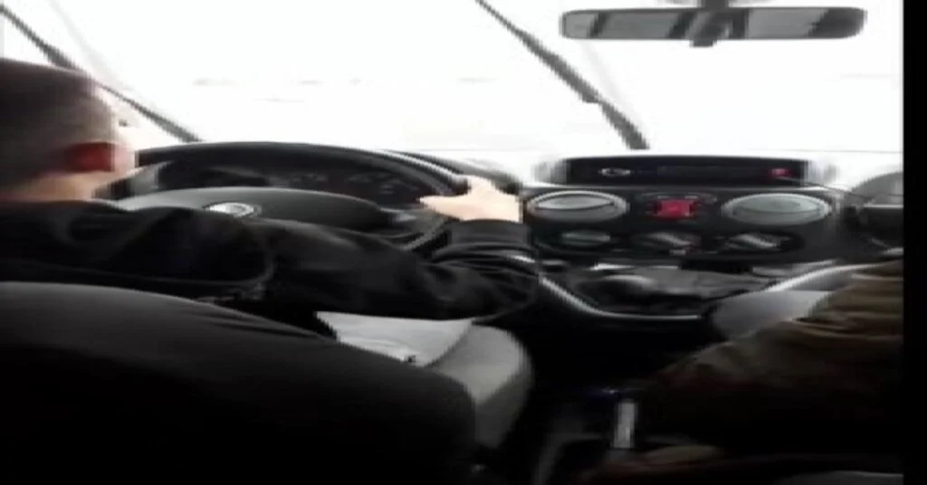 10 Yaşındaki Oğluna Trafikte Araç Kullandıran Şahıs Yakalandı