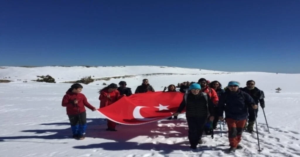 18 Mart Ve Şehitler Anısına Kazdağlarına 500 Dağcı Tırmanış Yaptı