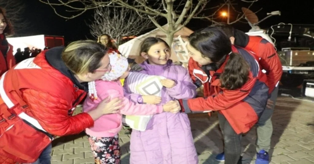 Acıpayamda Çocuklar Kızılay Gönüllüleriyle Depremi Unuttu