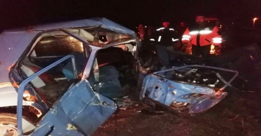 Adıyamanda İki Otomobil Çarpıştı: 1 Ölü, 1 Yaralı