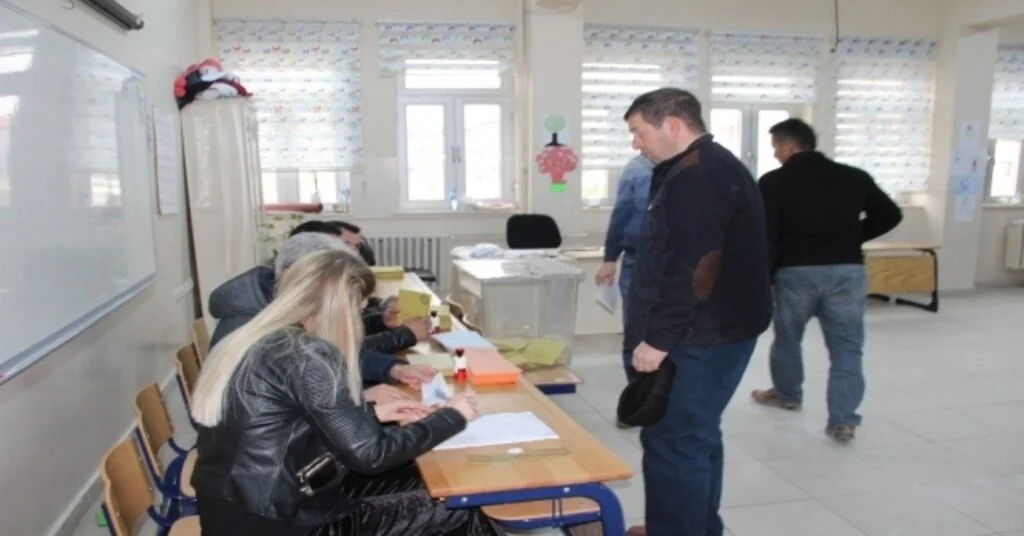 Afyonkarahisarda Oy Kullanma İşlemi Başladı