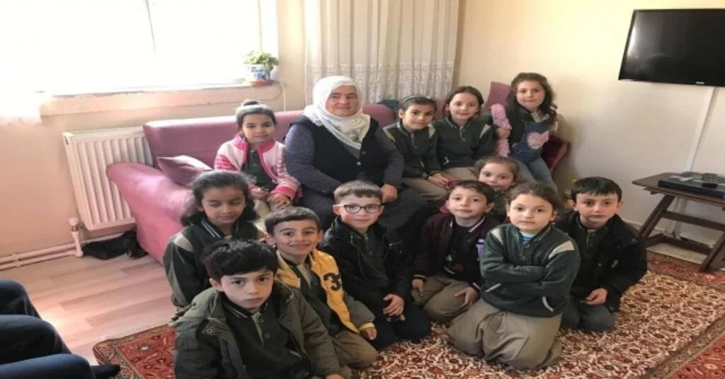 Agahefendi İlkokulu Öğrencilerinden Yaşlılara Ziyaret