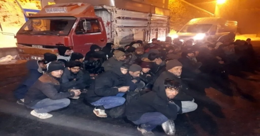 Ağrıda Göçmenleri Avrupaya Götürmeye Çalışan Şebeke Çökertildi