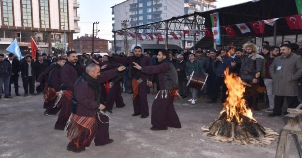 Ahlatta Nevruz Kutlamaları Renkli Görüntülere Sahne Oldu