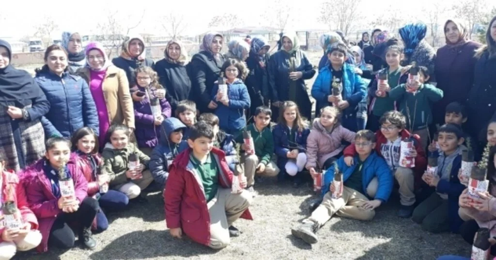 Ak Partili Kadınlardan Fidan Dikimi