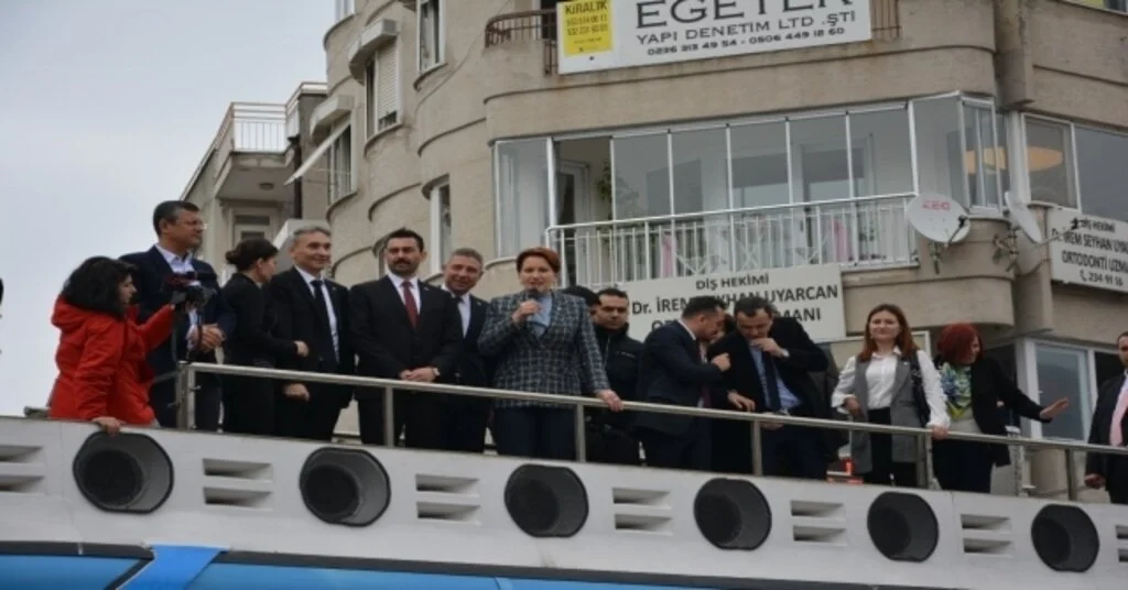 Akşener, Manisada Seçmenleriyle Buluştu