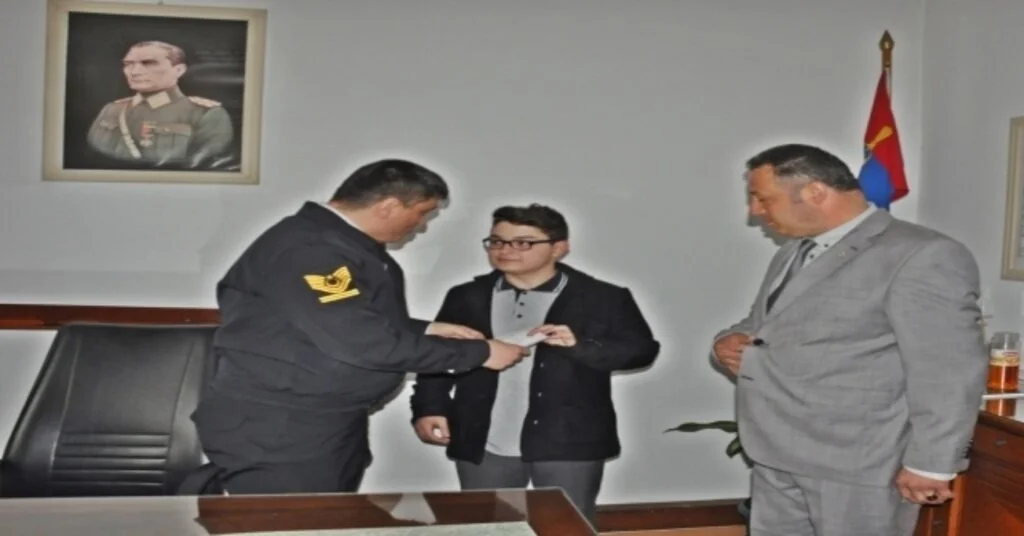 Aldığı Ödülü Mehmetçik Vakfına Bağışladı