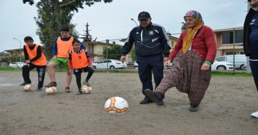 Altın Ninenin Futbol Aşkı