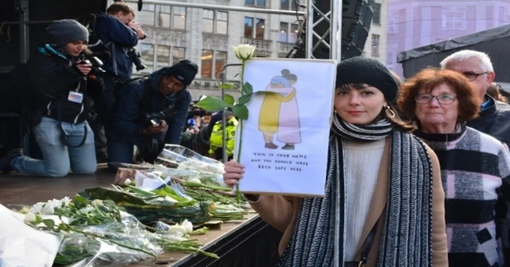 Amsterdamda Yeni Zelandadaki Terör Saldırısının Kurbanları Anıldı